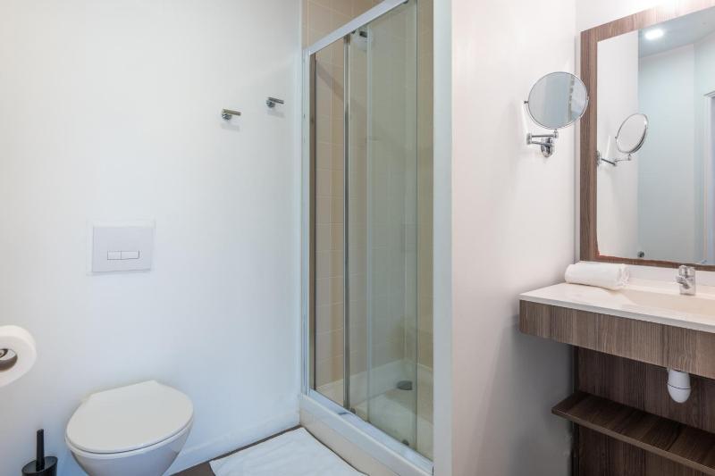 One-Bedroom Apartment image 4