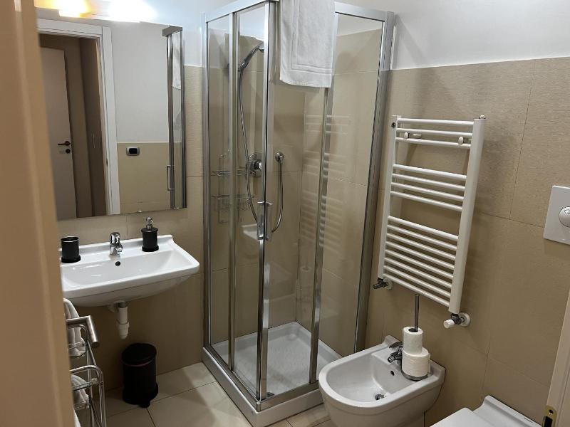 One-Bedroom Apartment image 2