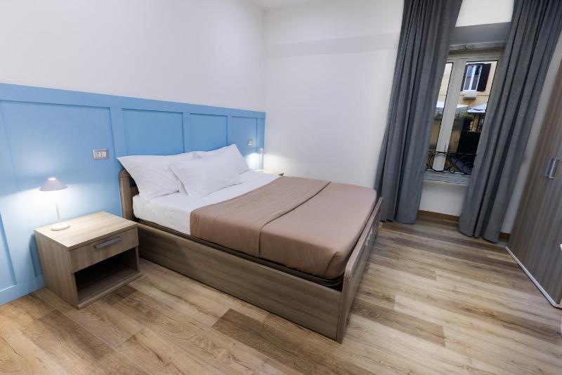 Standard Double Room image 3