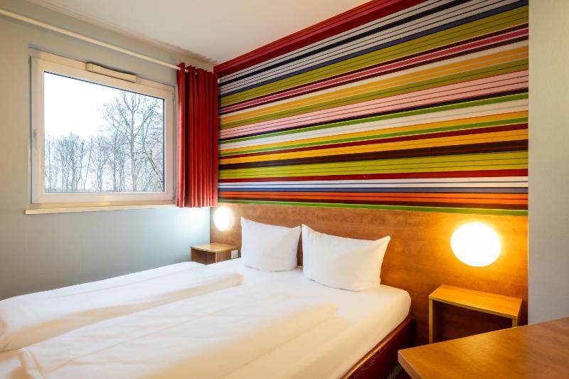 Twin Room image 1