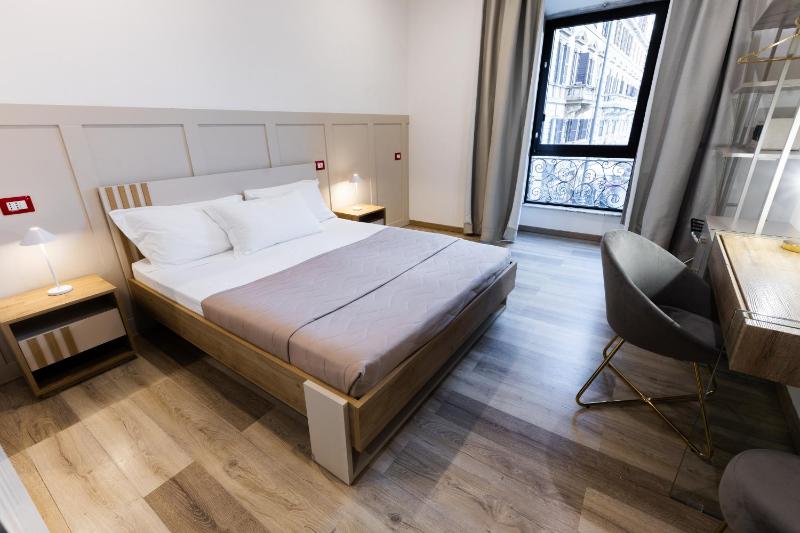 Deluxe Double Room with City View image 1