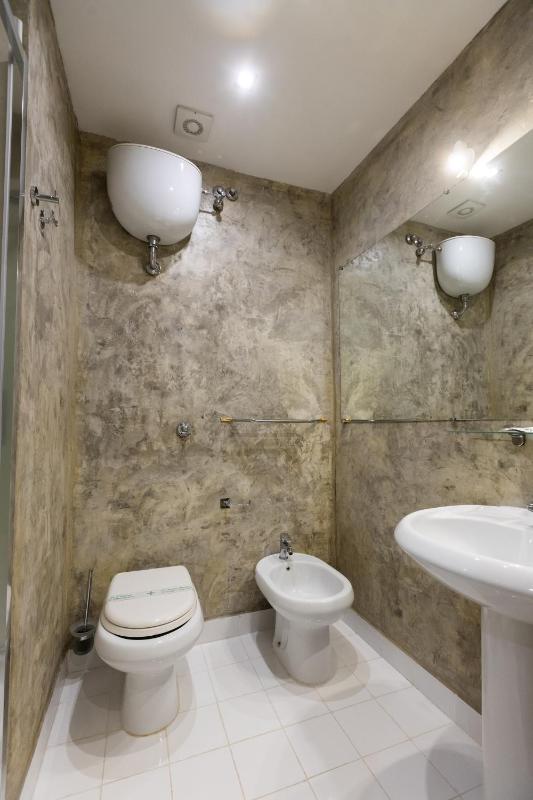 Deluxe Double Room with City View image 4