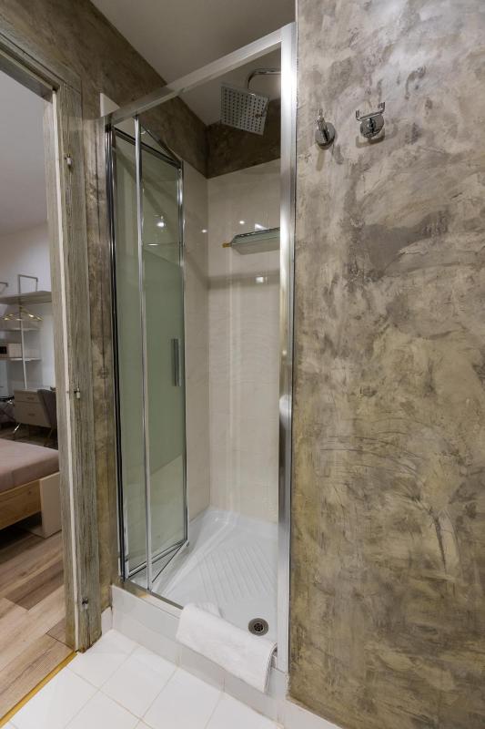 Deluxe Double Room with City View image 3