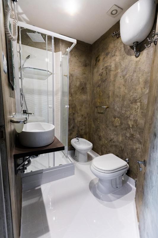 Double Room with Extra Bed image 2