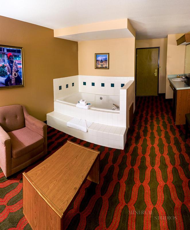King Room with Spa Bath image 2