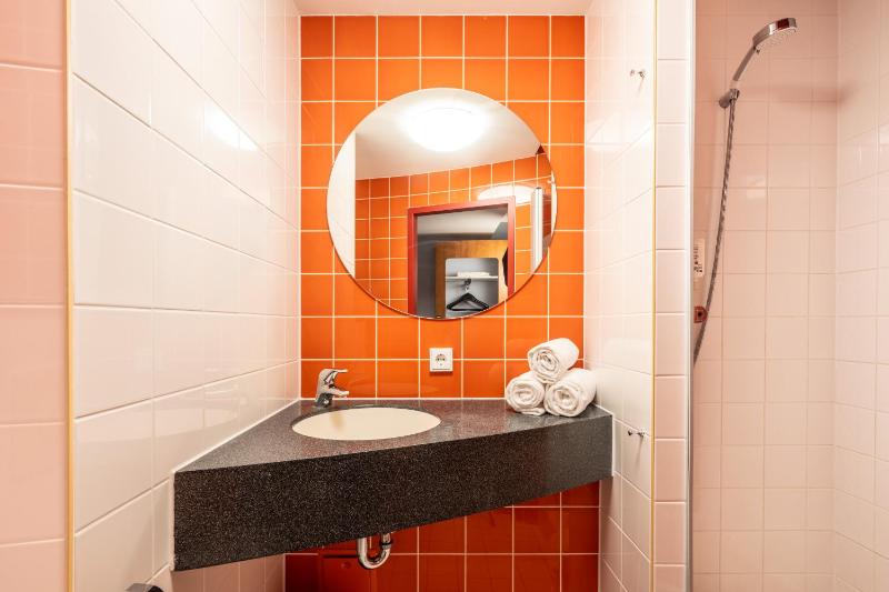 Single Room image 4