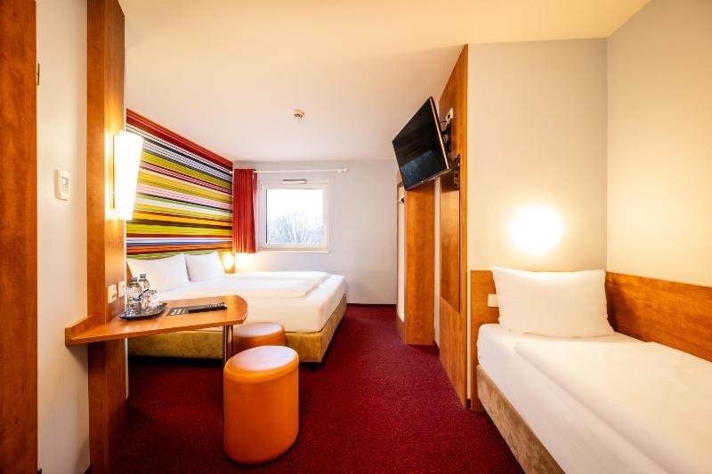 Standard Triple Room image 4