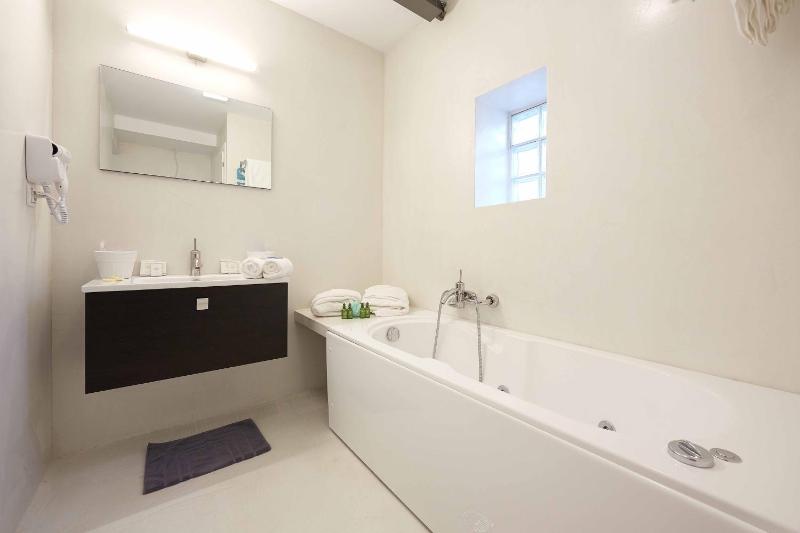 Family Apartment with Balcony image 3