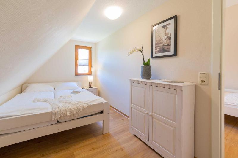 Two-Bedroom Holiday Home -02 image 4