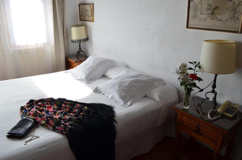 Deluxe Double or Twin Room with Alhambra View image 4