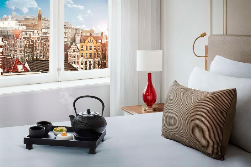 Deluxe Double or Twin Room with Canal View image 1