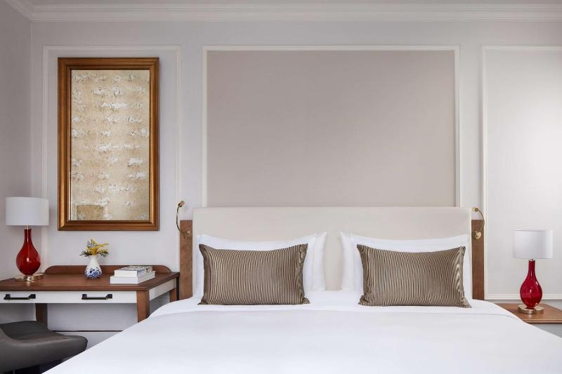 Small Superior Room with Canal View image 2