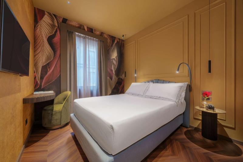 Deluxe Room with French Bed image 1