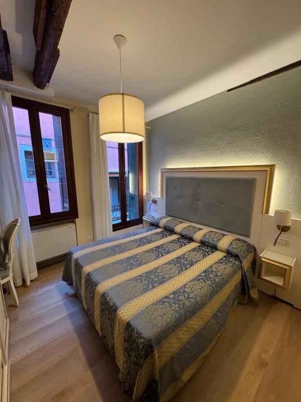 Superior Double or Twin Room image 3