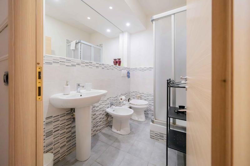 Double Room image 4