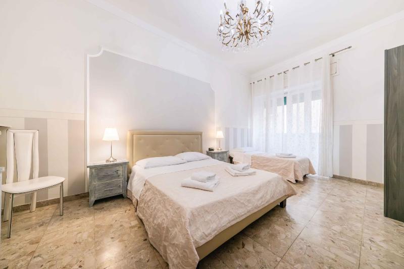 Triple Room with Private External Bathroom image 1