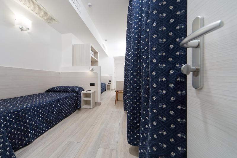 Twin Room image 1