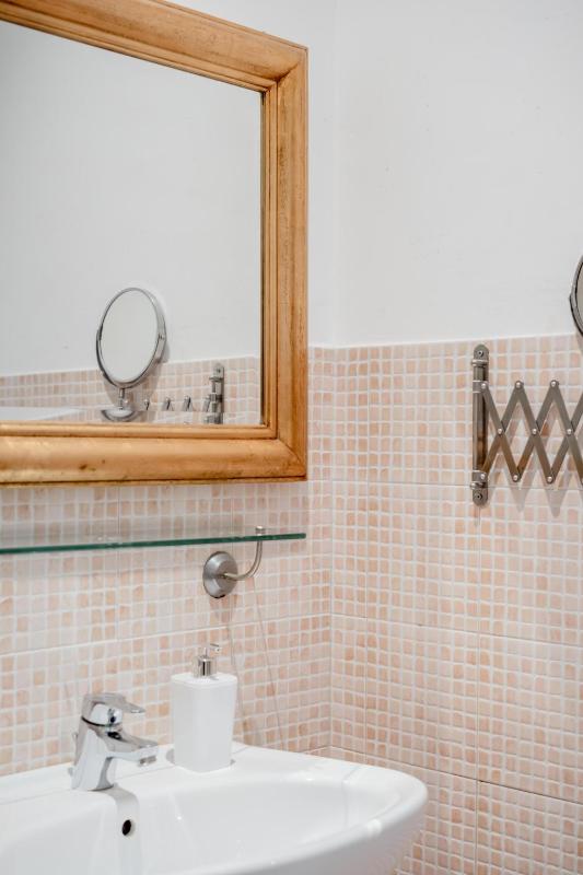 Triple Room with Private External Bathroom image 4