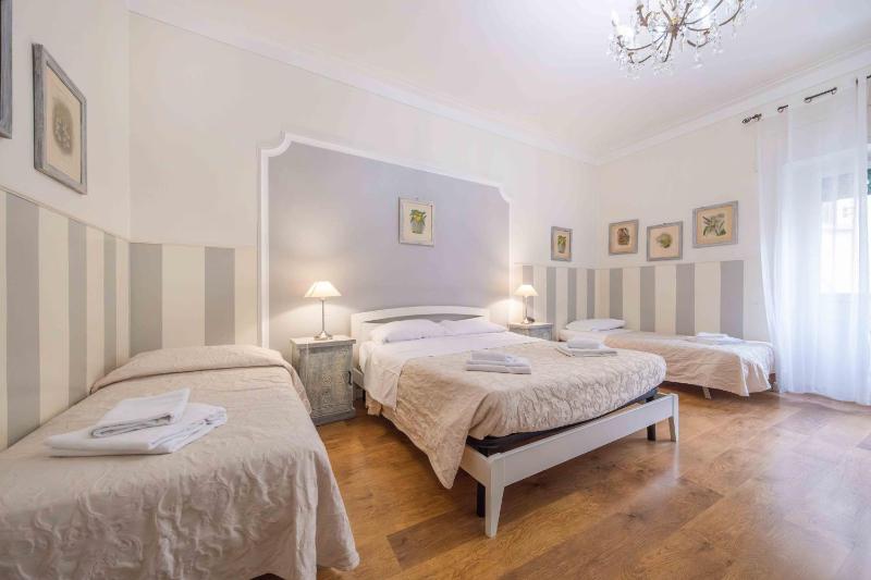 Double Room with Private External Bathroom image 1