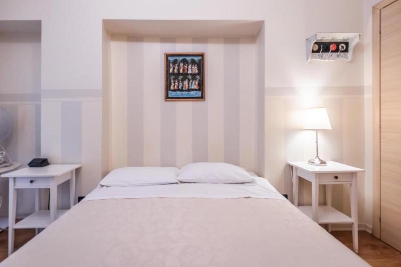 Double Room with Private Bathroom image 1