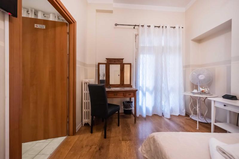 Double Room with Private Bathroom image 4