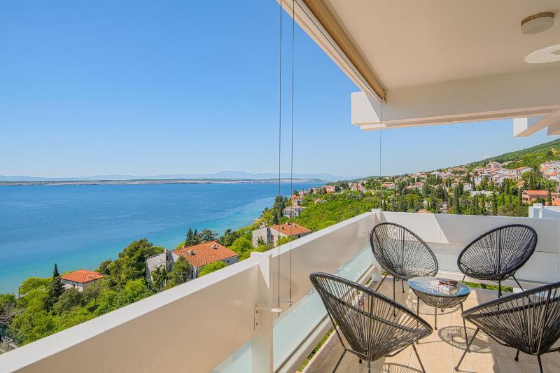 Family Room with Sea View image 3