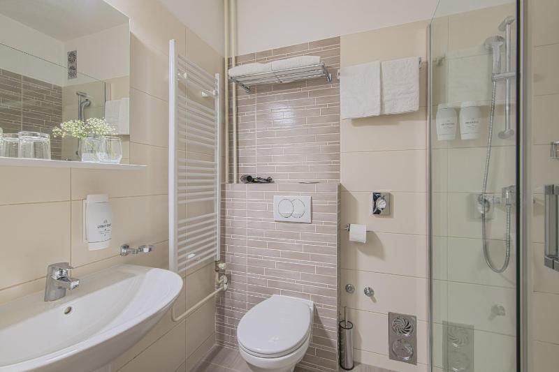 Double or Twin Room image 2