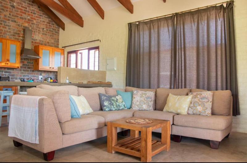 Mkhiweni 3 Bedroom Villa at Dombeya Wildlife Estate - image 4