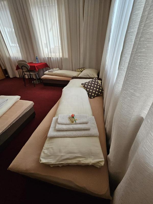 Quadruple Room with Private External Bathroom image 2