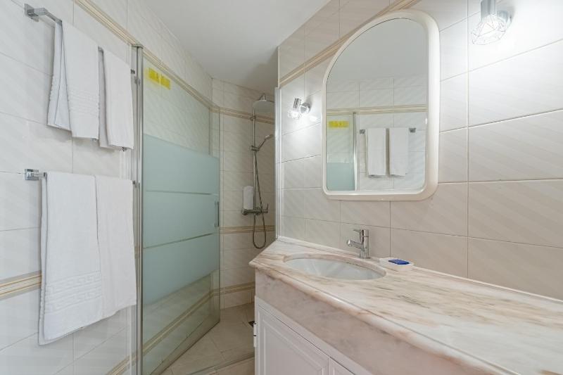 Two-Room Apartment image 4