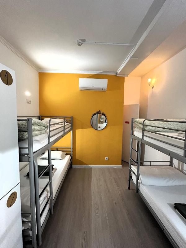Bed in 4-Bed Mixed Dormitory Room image 4