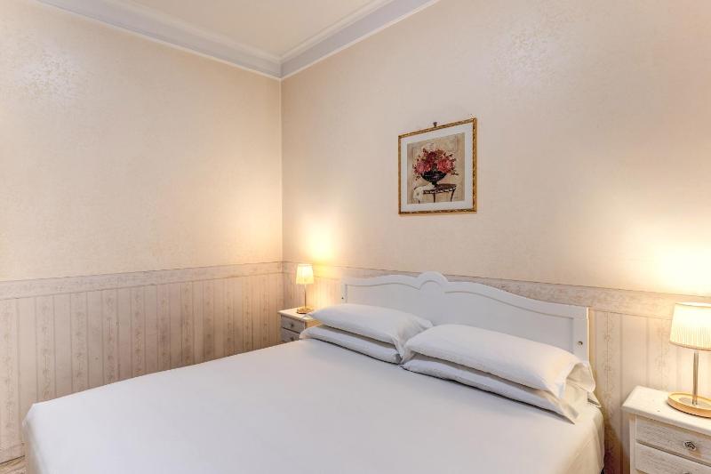 Double or Twin Room image 4