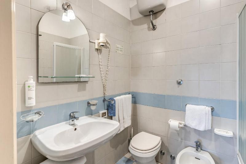 Classic Triple Room image 2