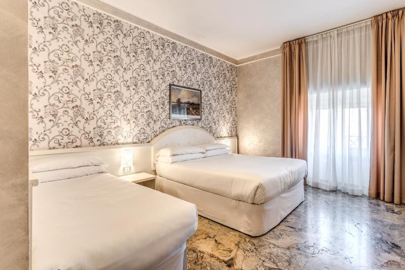 Quadruple Room image 4