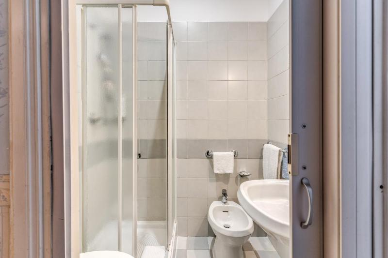 Economy Double Room image 4