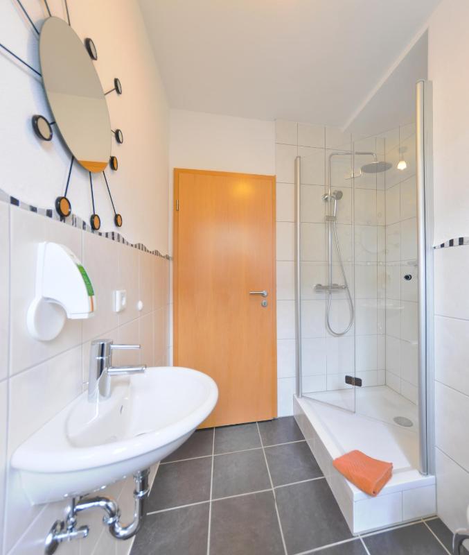 Four-Bedroom Apartment with Balcony  image 3