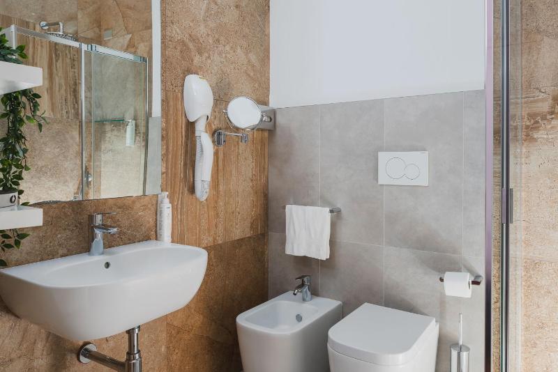 Superior Triple Room image 2