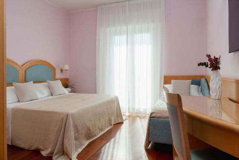 Superior Triple Room image 1