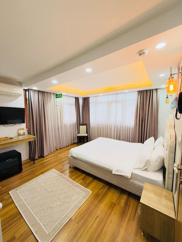 Double Room with Sea View image 1