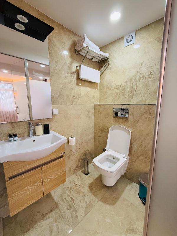 Double Room with Sea View image 4