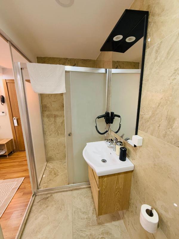 Double Room with Sea View image 2