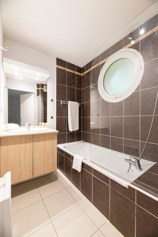 Three-Bedroom Apartment or Three-Bedroom Duplex Apartment (8 Adults) image 1