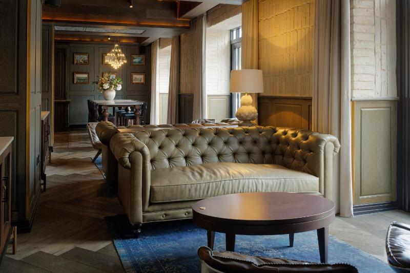 The Queens Hotel - image 9