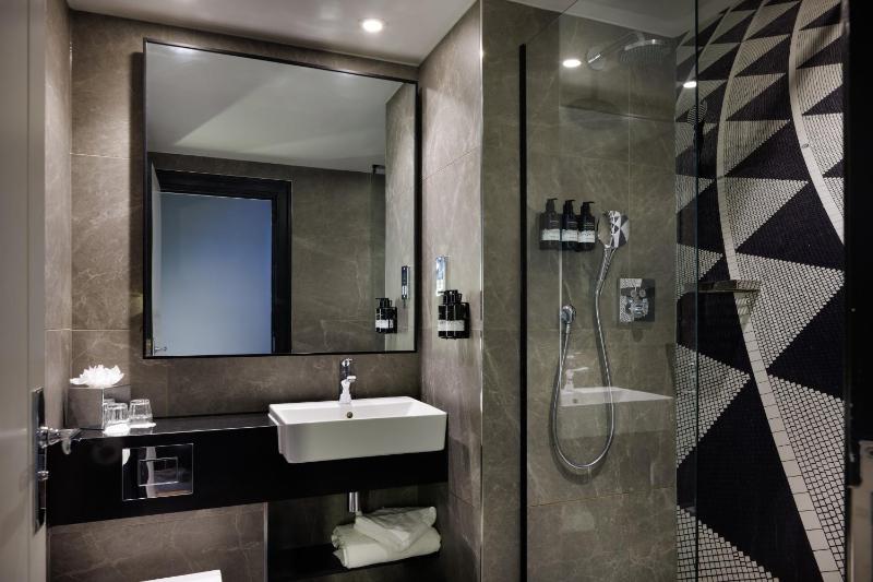 Classic Double Room image 1