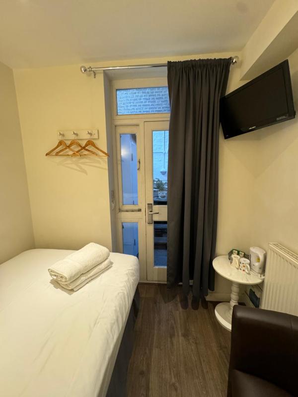 Deluxe Single Room image 4