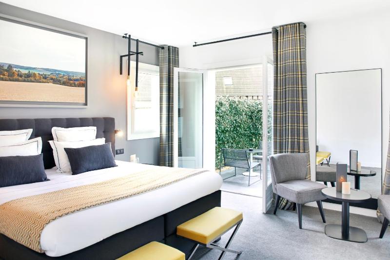 Deluxe Suite image 2