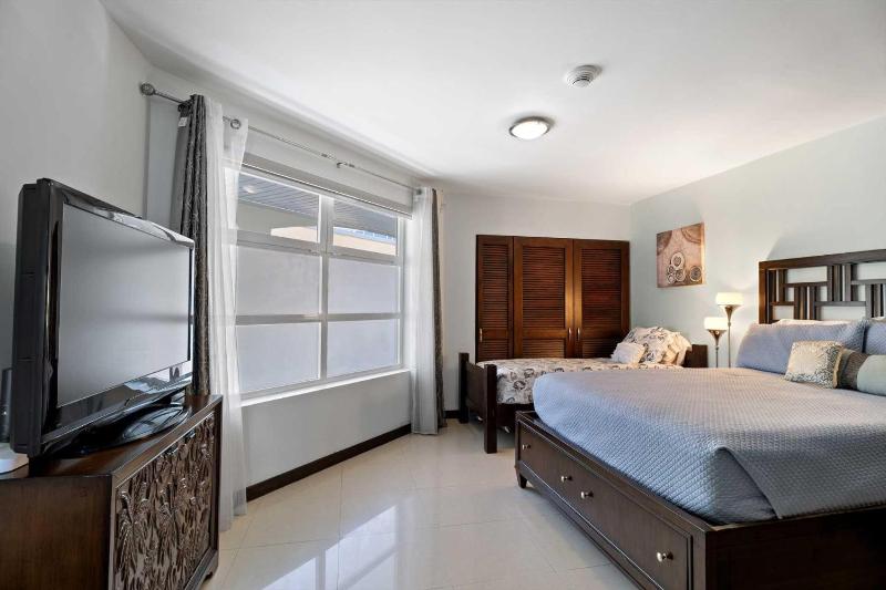 Beachfront - Eagle Beach - Sapphire 2BR condo E322 - image 12