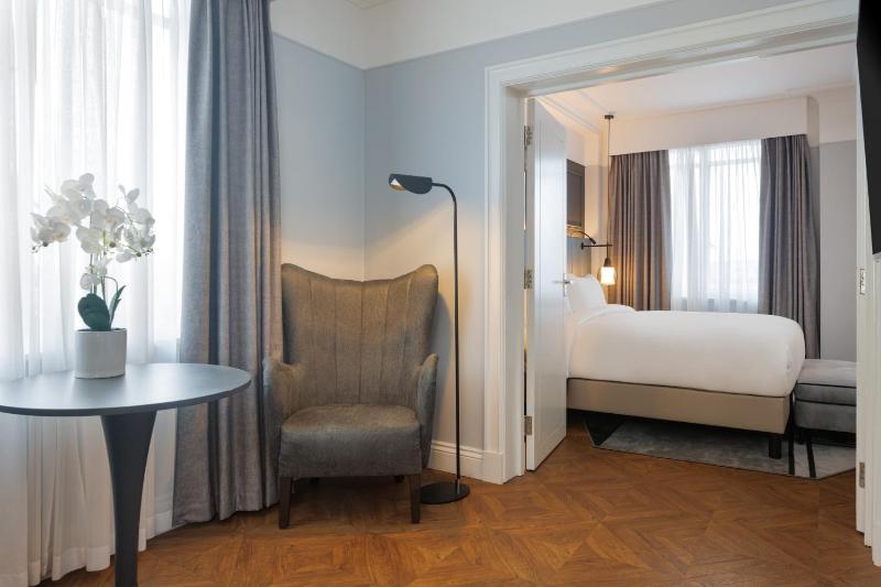 The Queens Hotel - image 15