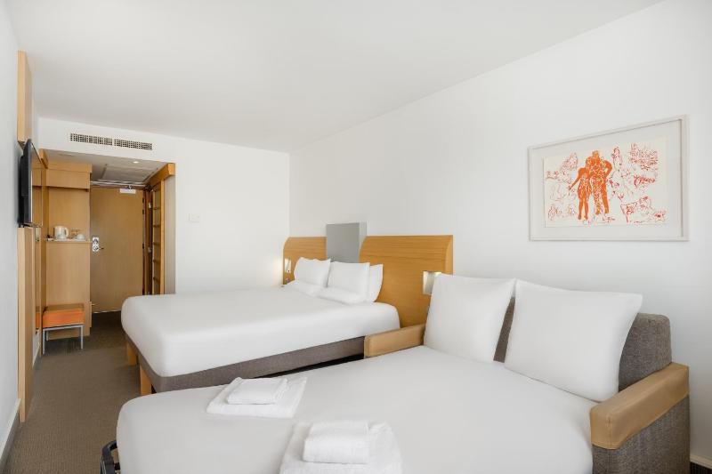 Family Double Room image 3