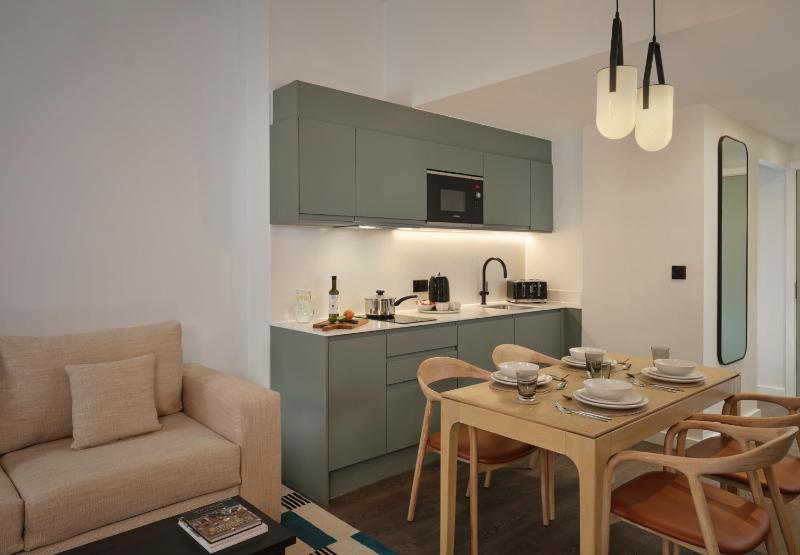 Executive One-Bedroom Apartment image 3